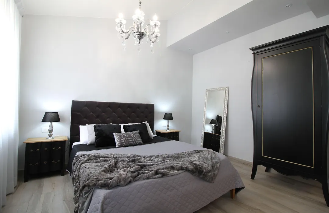 Lucca In Chic - No Ztl, Free Parking, Priv Bath, Old City 550M-1