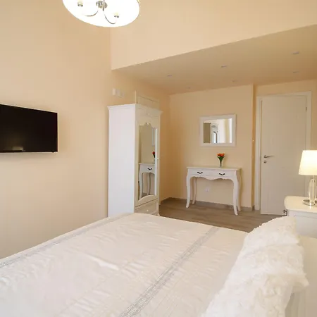 Lucca In Chic - No Ztl, Free Parking, Priv Bath, Old City 550M-3